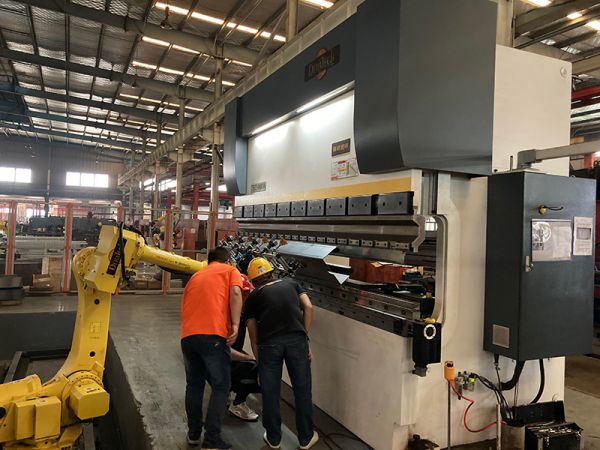 Flexible Bending Cell For Automotive Repair & Maintenance