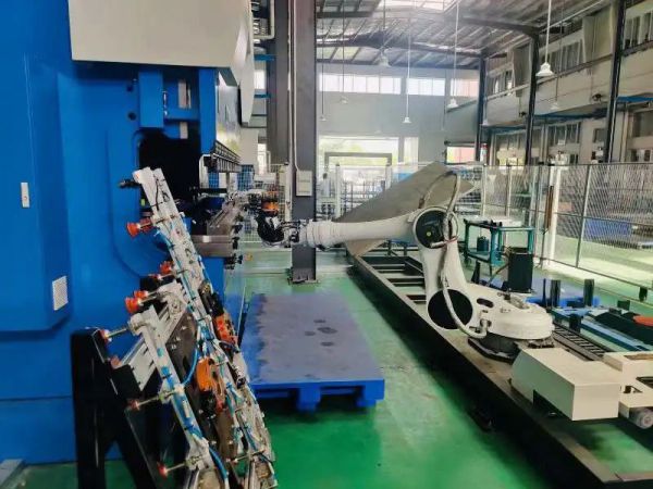 Robotic Bending Cell Used In Switchgear Manufacturing