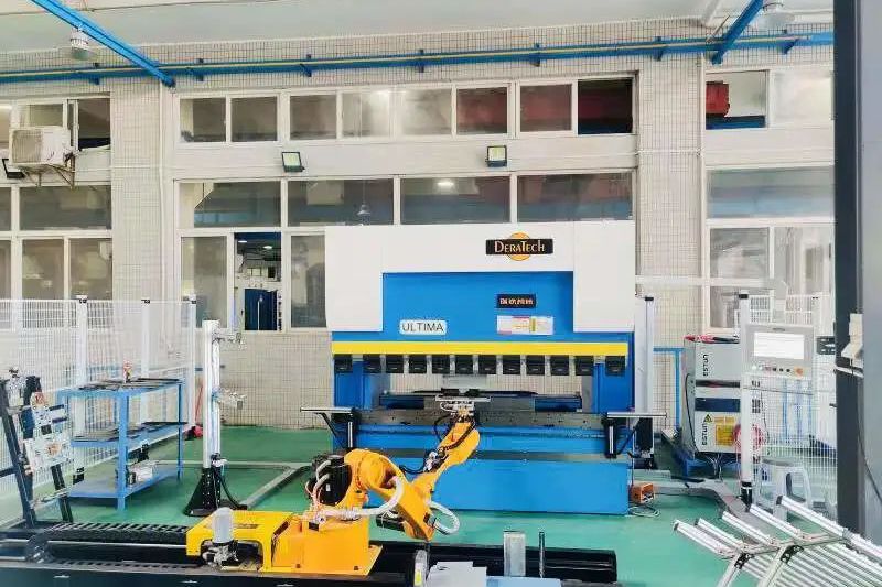 Robotic Bending Cell Used In Switchgear Manufacturing